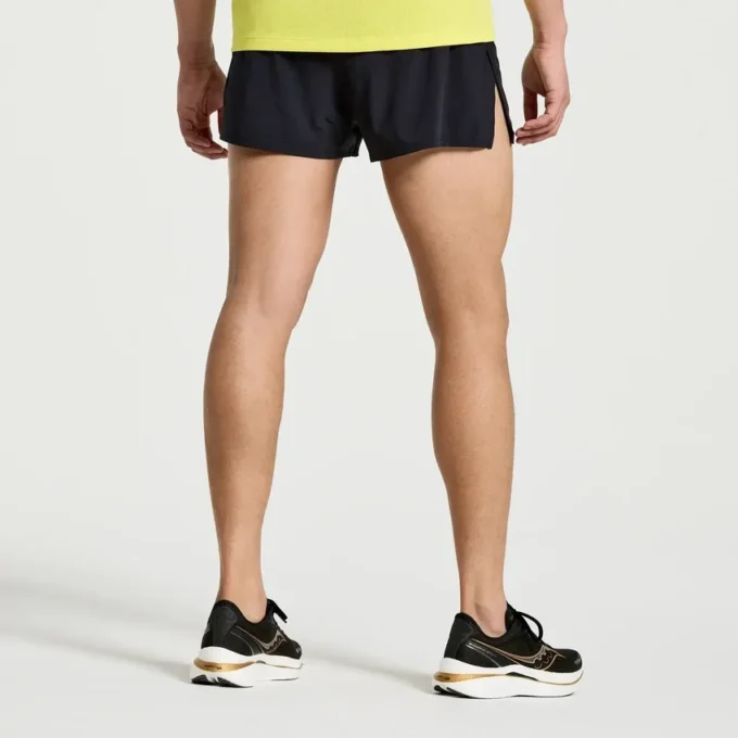 Men’s outpace 2.5″ split short